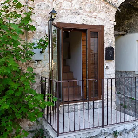 3 Bedroom Amazing Apartment In Caramanico Terme Feriehus *